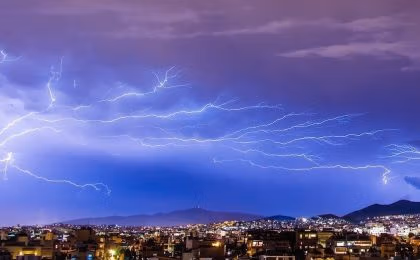 ¿En qué consiste la cobertura de daños eléctricos en el seguro de hogar?