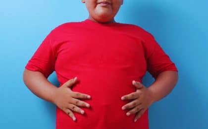 la obesidad afecta la salud del hígado, incluso en niños de 8 años