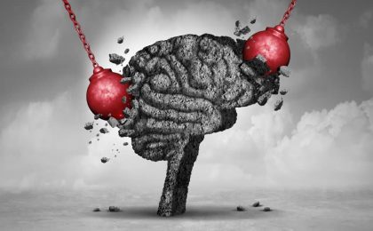 Problema de migrañas de mujer