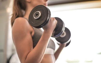 construir músculo haciendo ejercicio