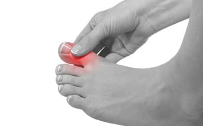 dolor en la articulación del dedo gordo del pie