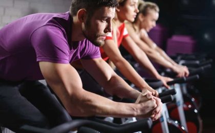 Ejercicio cardiovascular antes del levantamiento de pesas