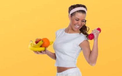 Comer frutas y verduras y hacer ejercicio puede hacerte más feliz, sobre todo si eres mujer