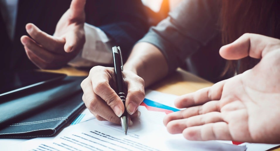 ¿Qué son las cláusulas limitativas en los contratos de seguro?