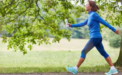 Caminar regularmente puede fortalecer las conexiones neuronales, mejorar la memoria y prevenir el Alzheimer