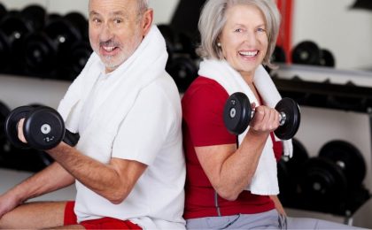 beneficios del entrenamiento de fuerza en la tercera edad