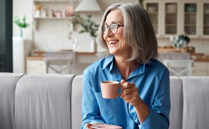 Mantener un peso estable después de los 60: clave para una vida más larga en mujeres