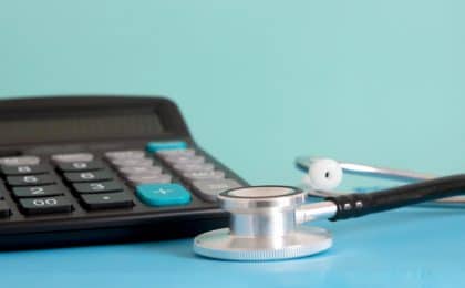 ¿Son deducibles del Impuesto de Sociedades los seguros de salud contratados para los trabajadores?