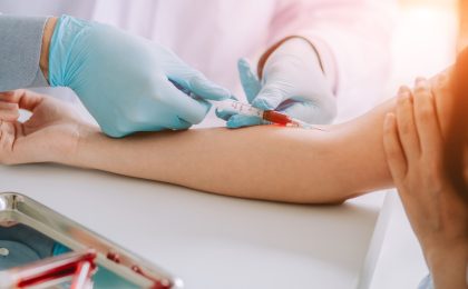 predecir un ataque al corazón con un análisis de sangre