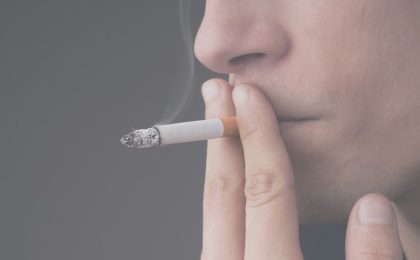 Es más cara la prima del seguro de vida para los fumadores